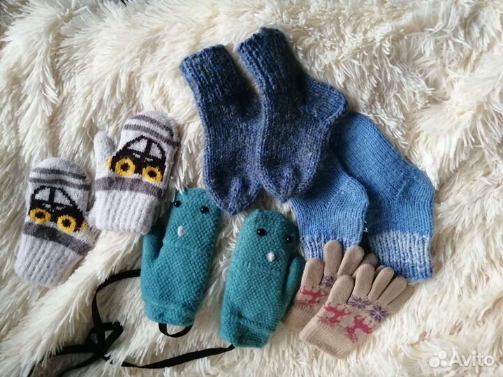 Комплект шапки варежки манишки