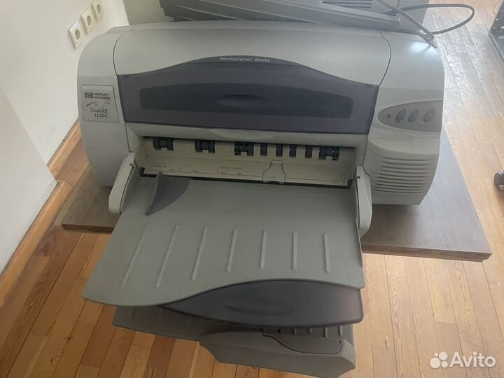 Цветной струйный принтер HP Deskjet 1220C