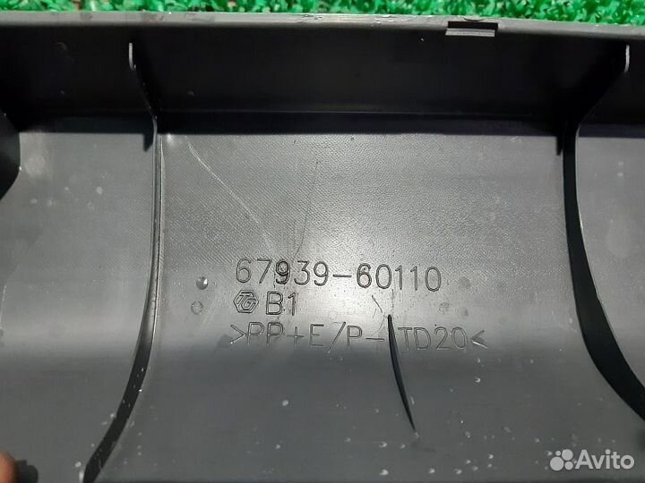 Обшивка двери багажника верхняя Toyota Land Cruiser Prado