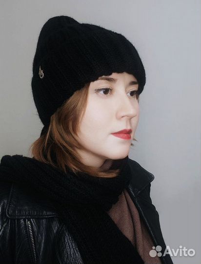 Шапка женская вязанаячерная шерсть акрил