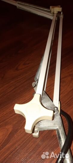 Лампа лупа с увеличительным стеклом