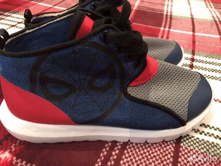 Кроссовки детские новые