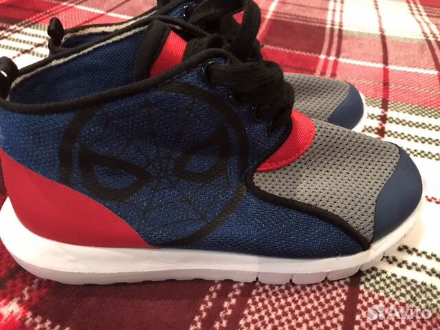 Кроссовки детские новые