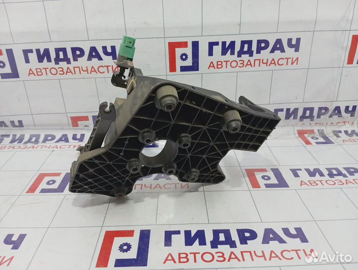 Педаль тормоза Chevrolet Spark (M300) 95202157