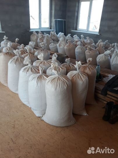 Опилки в мешках