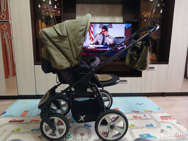 Прогулочная коляска с надувными колесами