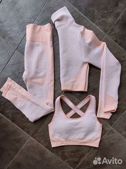 Костюм для фитнеса (тройка) новый