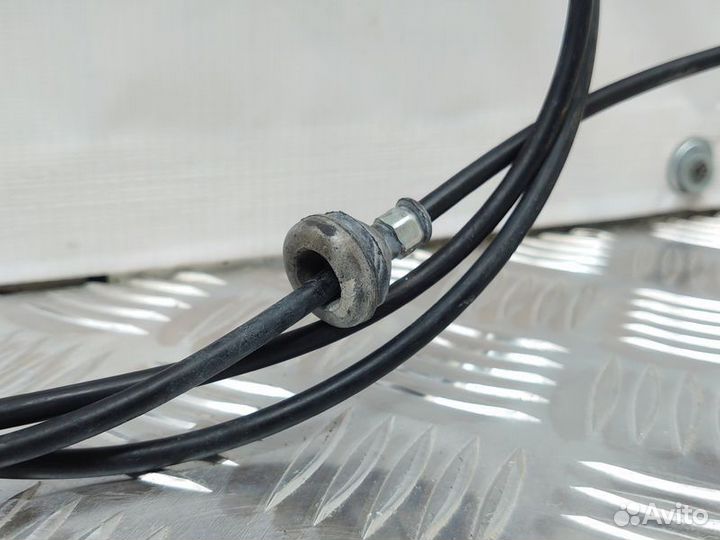 Трос открывания капота Mitsubishi Outlander