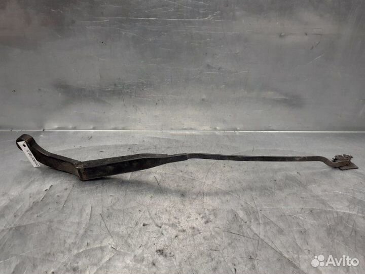 Поводок стеклоочистителя передний правый Audi