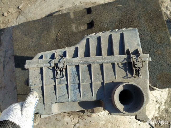 Корпус воздушного фильтра volkswagen passat b3