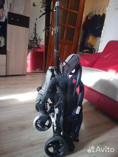 Прогулочная коляска трость