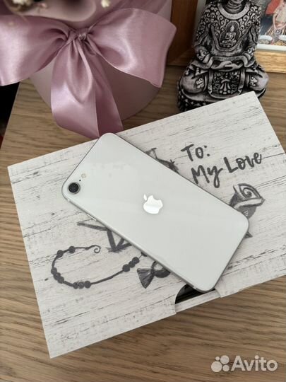 iPhone SE, 128 ГБ