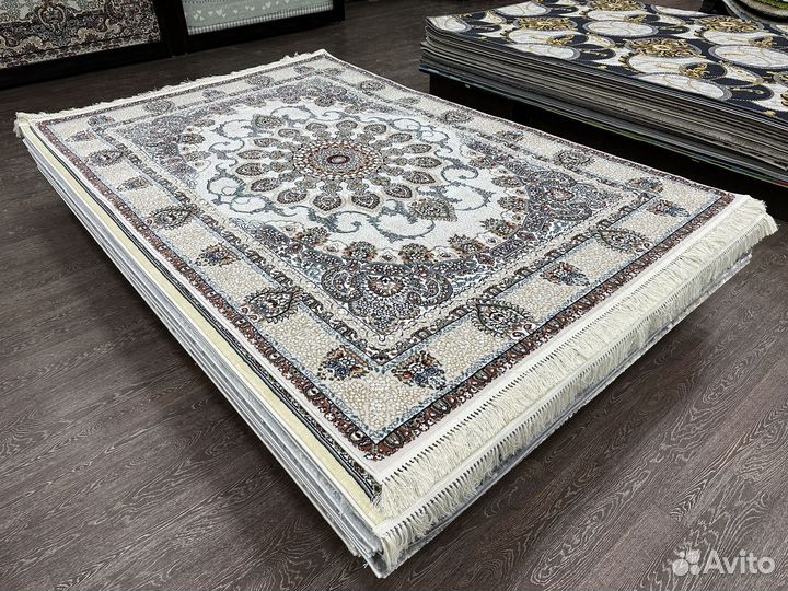 Ковер 2х2,9 новый,классический