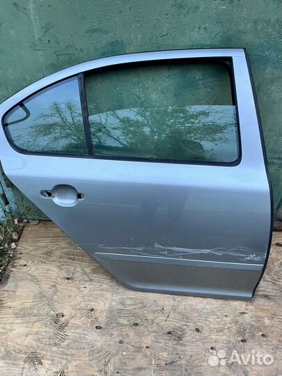 Дверь задняя правая skoda octavia a5