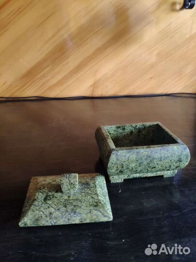 Шкатулка из змеевика