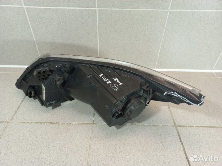 Фара правая Kia Rio 3