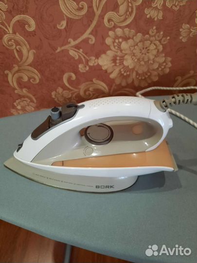 Утюг с парогенератором Bork 1510 на запчасти