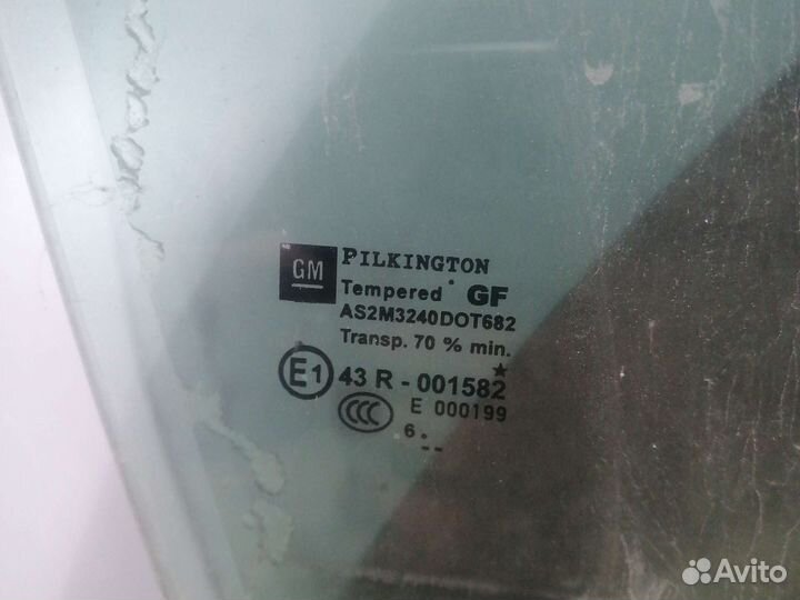 Стекло передней правой двери на Опель Астра Н