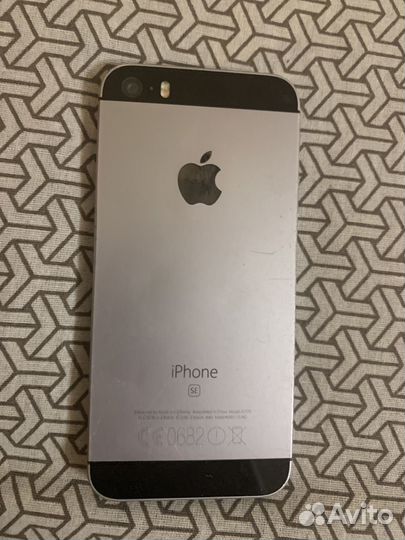 iPhone SE, 64 ГБ