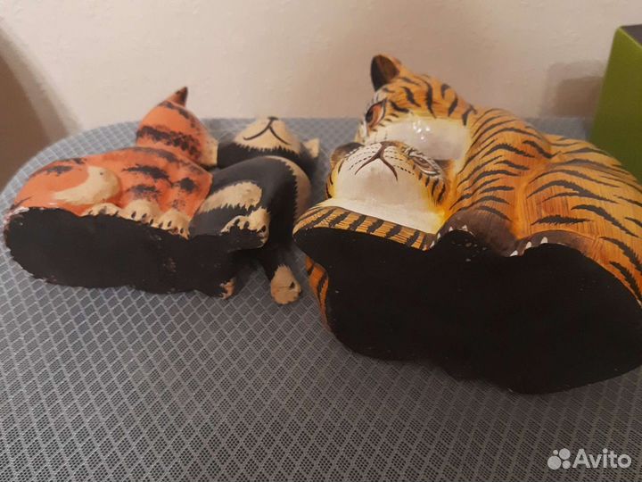 Тигры,кошки деревянные сувениры