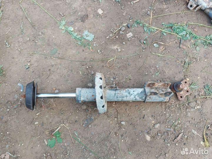 Передние стойки лада ларгус