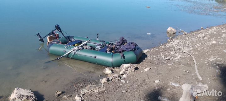 Гребная лодка с навесным транцем