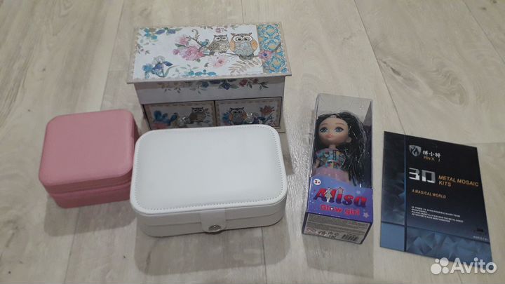 Детские вещи и коробочки