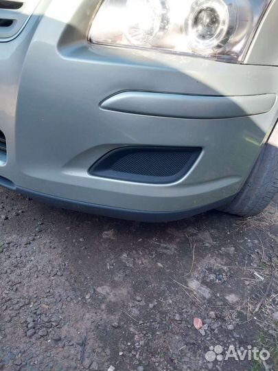 Заглушки переднего бампера toyota avensis