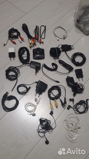 Зарядное устройство, наушники