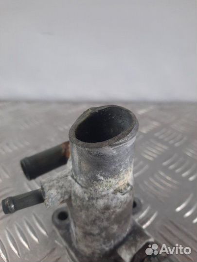 Фланец (тройник) системы охлаждения Suzuki Ignis 2