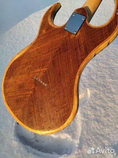 Электро гитара мастеровая из эпоксидной смолы