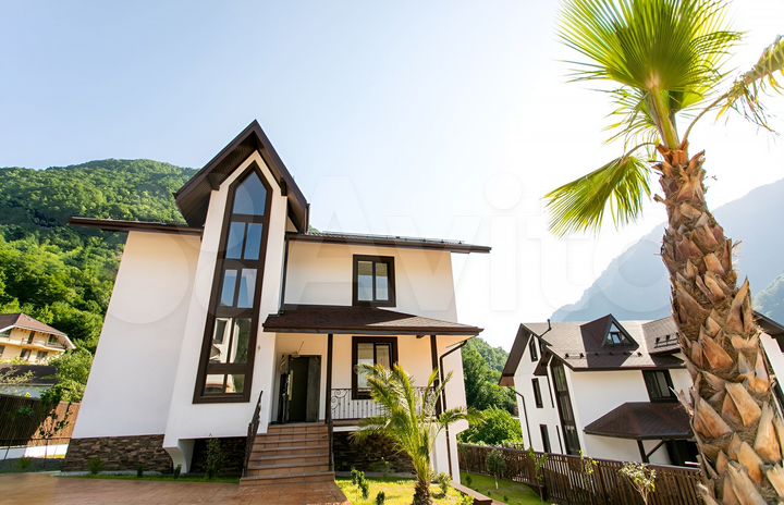 Дом 420 м² на участке 10,1 сот.