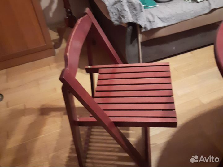 Стол раскладной и 4 стула