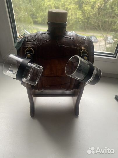 Бочка для виски с рюмками