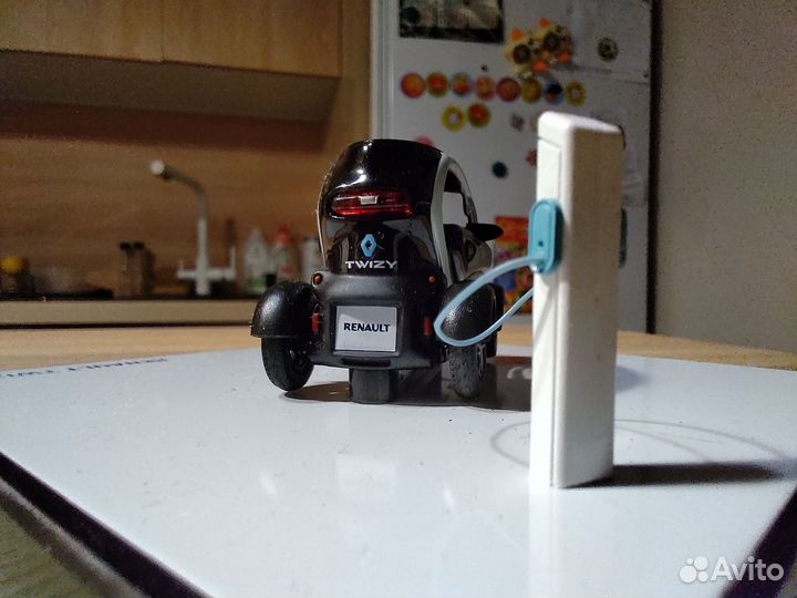 Renault twizy 1/43 дилерская модель