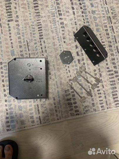 Замок дверной накладной