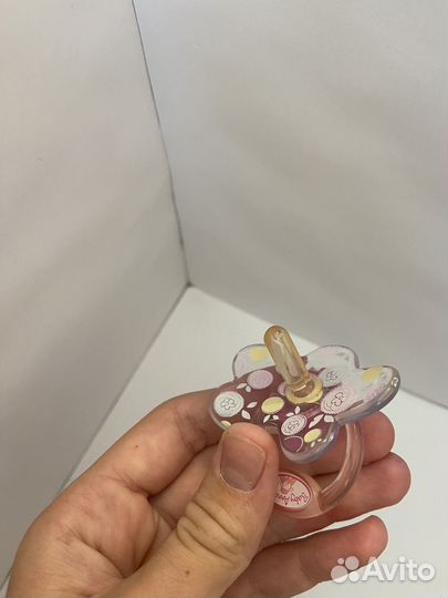 Одежда и пустышка для кукол