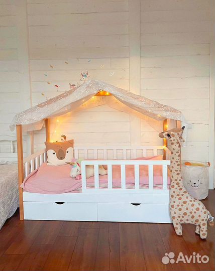 Кровать домик