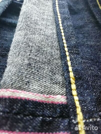 Подшив цепным стежком джинсов плотностью до 25Oz