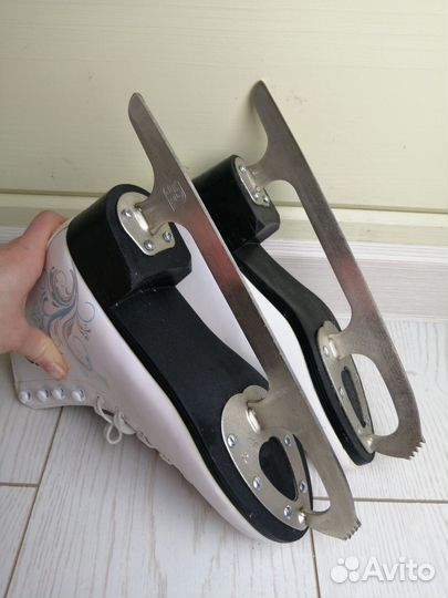 Коньки фигурные