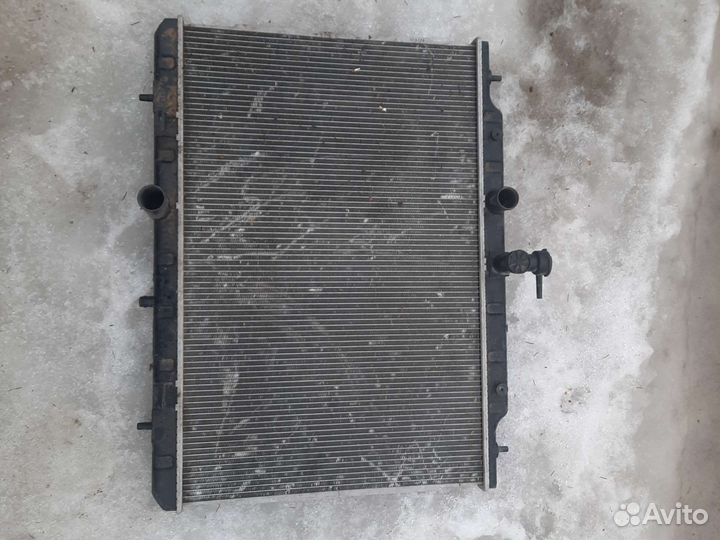 Радиатор Nissan tiida