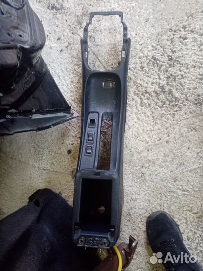 Подлокотник Nissan Almera Classic
