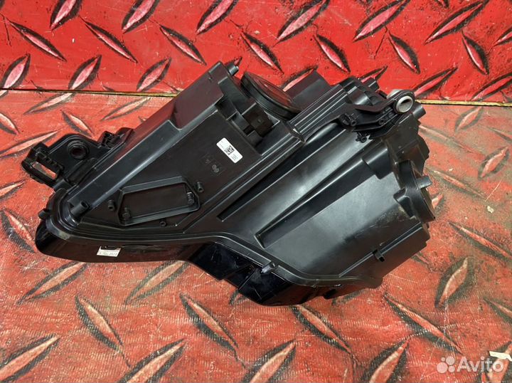 Фара правая галоген Skoda Karoq новая