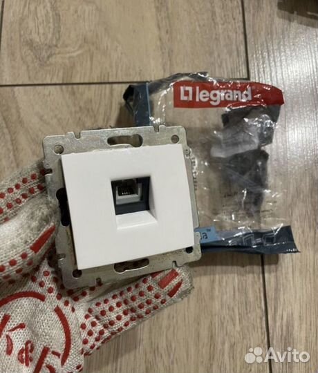Legrand Valena (телефон RJ-11)