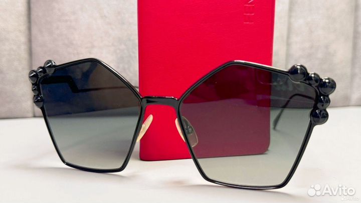 Солнечные очки женские