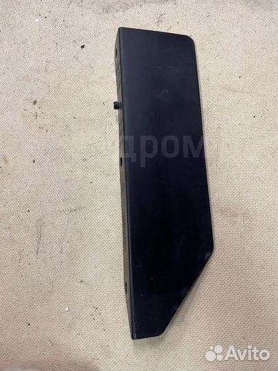 Брызговик правый (1200км) Toyota Land Cruiser 300