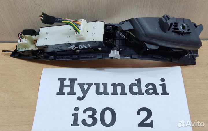 Блок кнопок стеклоподъёмника LH Hyundai i30-2, 14г