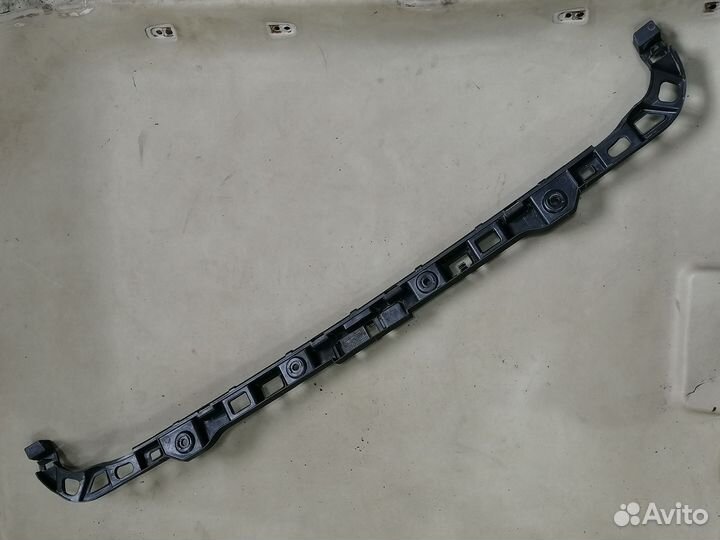 Направляющая заднего бампера VW Golf VI 2009-2013