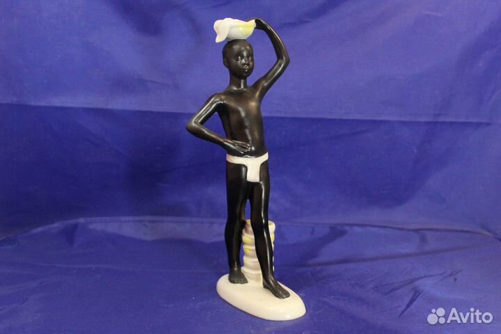 Статуэтка фарфор Африка Негр разносчик с чашей лфз