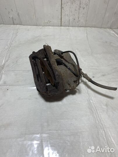 Суппорт передний Мерседес Вито 639 левый